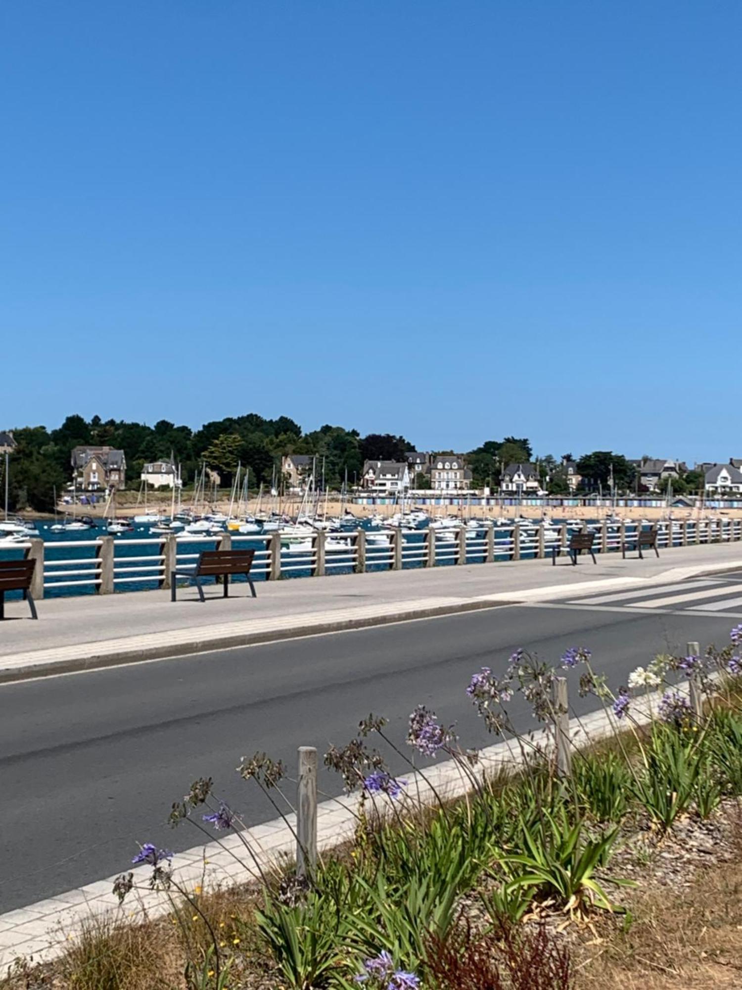 Magnifique Bas De Villa Deux Chambres Situe Pres Des Plages Et Du Golf 圣布里亚克滨海 外观 照片