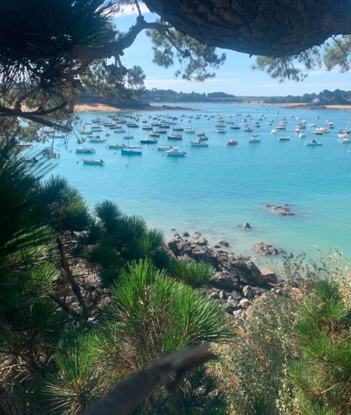 Magnifique Bas De Villa Deux Chambres Situe Pres Des Plages Et Du Golf 圣布里亚克滨海 外观 照片