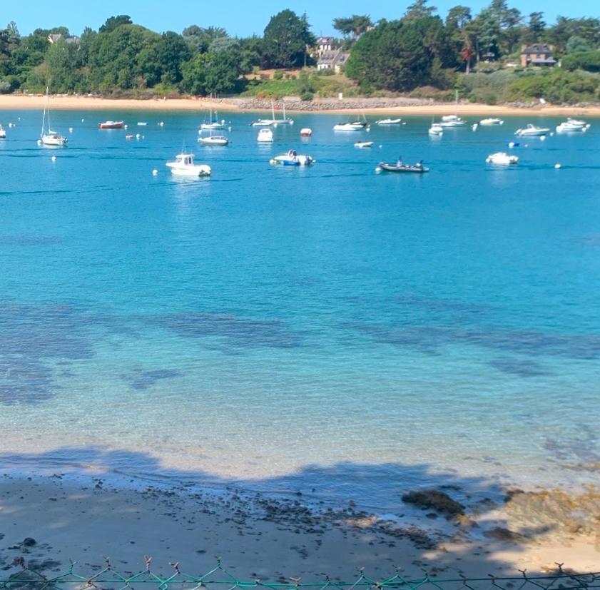 Magnifique Bas De Villa Deux Chambres Situe Pres Des Plages Et Du Golf 圣布里亚克滨海 外观 照片